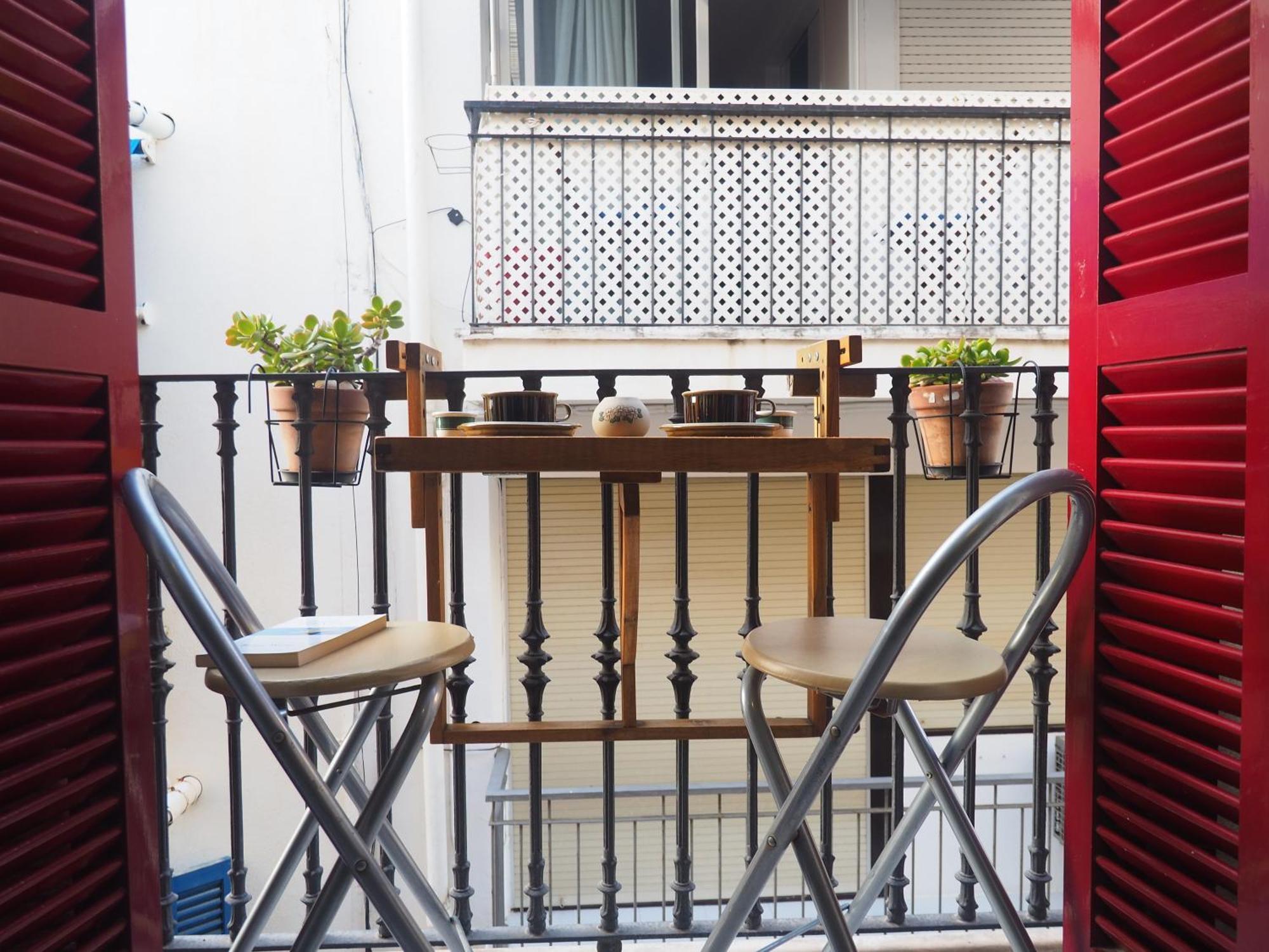 Balcony View Apartment By Hello Homes シッチェス エクステリア 写真