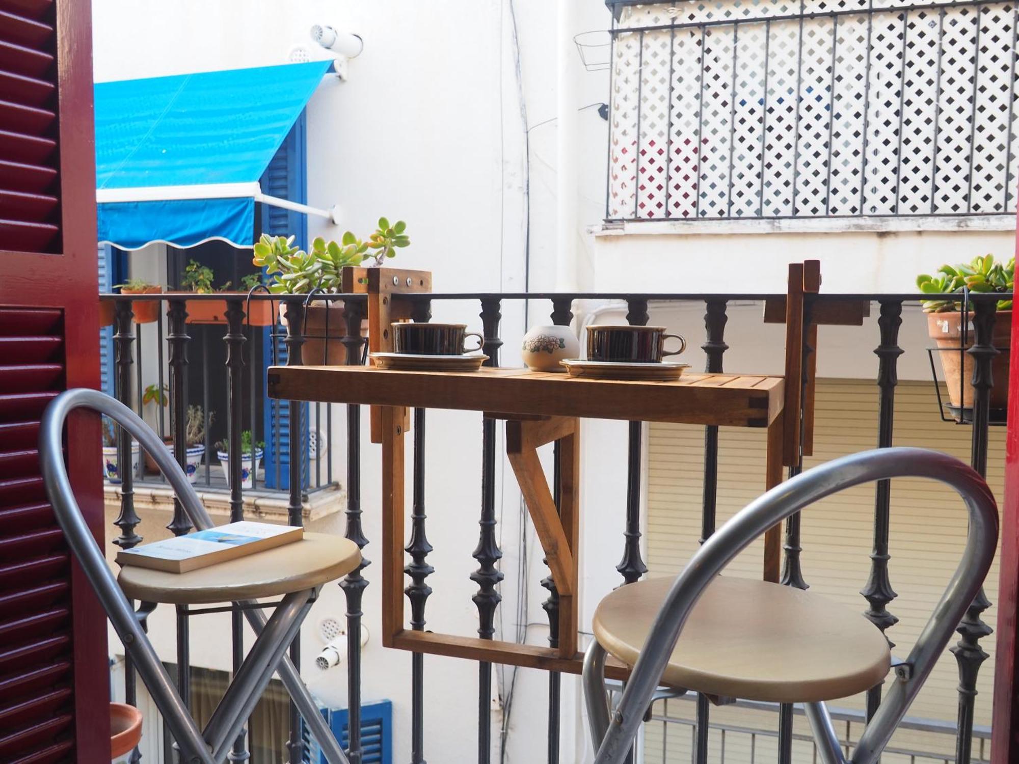 Balcony View Apartment By Hello Homes シッチェス エクステリア 写真