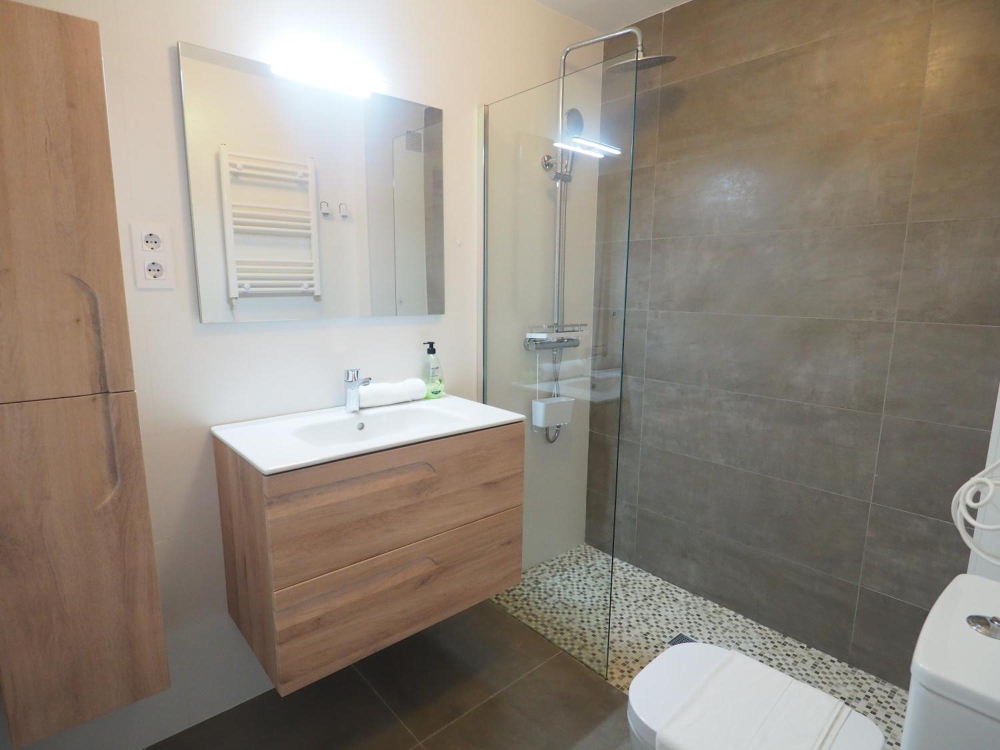 Balcony View Apartment By Hello Homes シッチェス エクステリア 写真