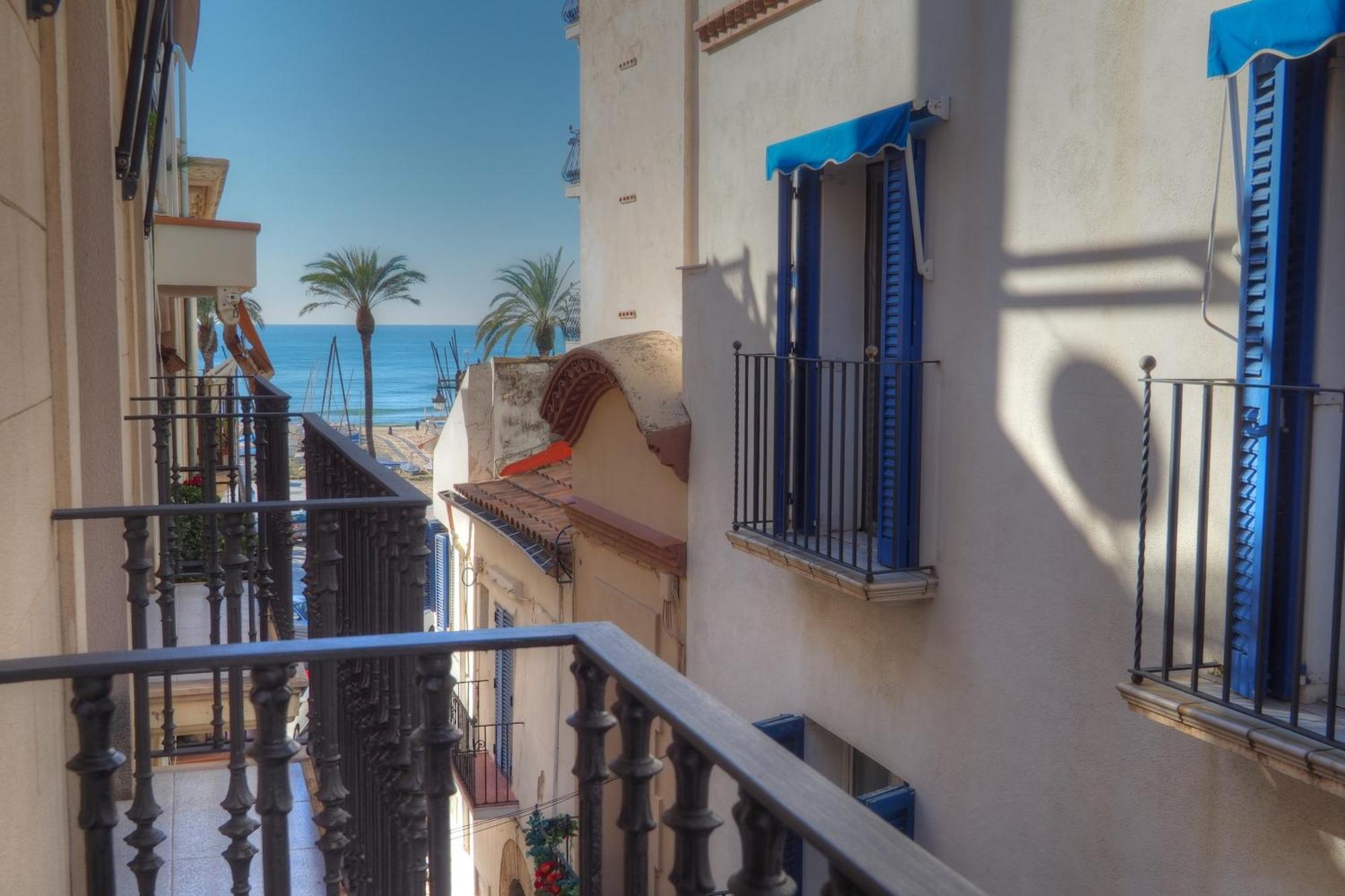 Balcony View Apartment By Hello Homes シッチェス エクステリア 写真